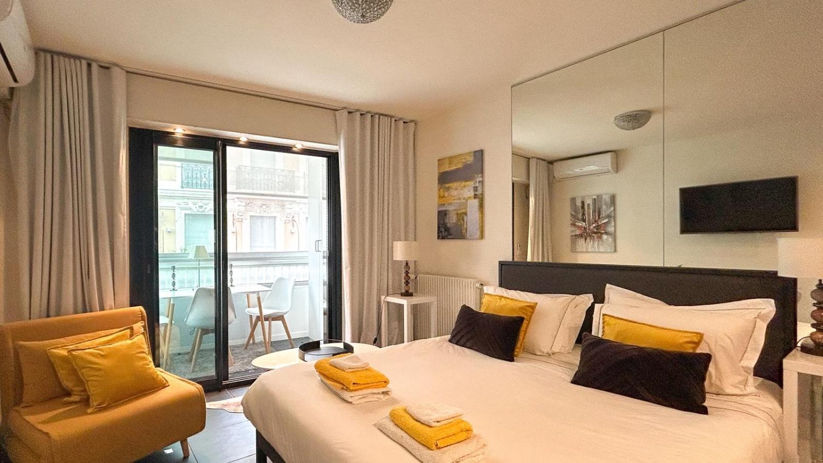 Victoria 200 M Carlton & Croisette Apartment *